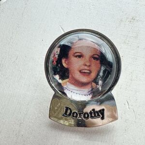 Vintage 1999 Wizard of Oz Dorothy 3D Glass Top Crystal Ball Silver Tone Pin